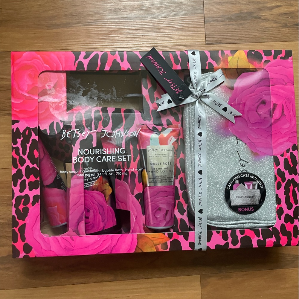 Betsey Johnson nourishing body care set